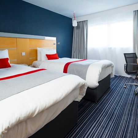 Holiday Inn Express London - Epsom Downs By Ihg Eksteriør bilde