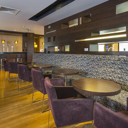 Holiday Inn Express London - Epsom Downs By Ihg Eksteriør bilde