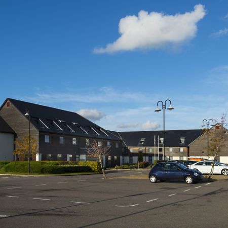 Holiday Inn Express London - Epsom Downs By Ihg Eksteriør bilde