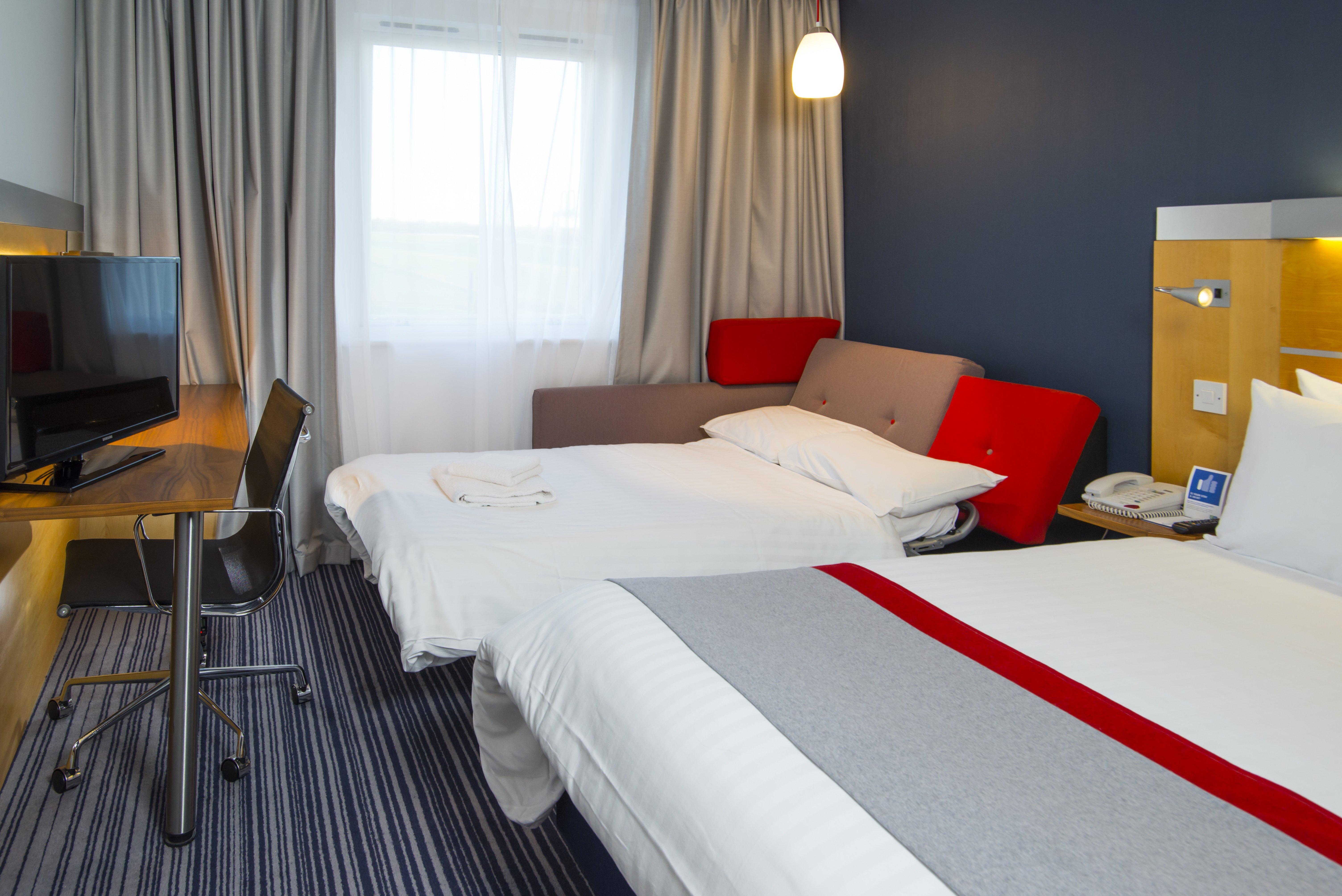 Holiday Inn Express London - Epsom Downs By Ihg Eksteriør bilde