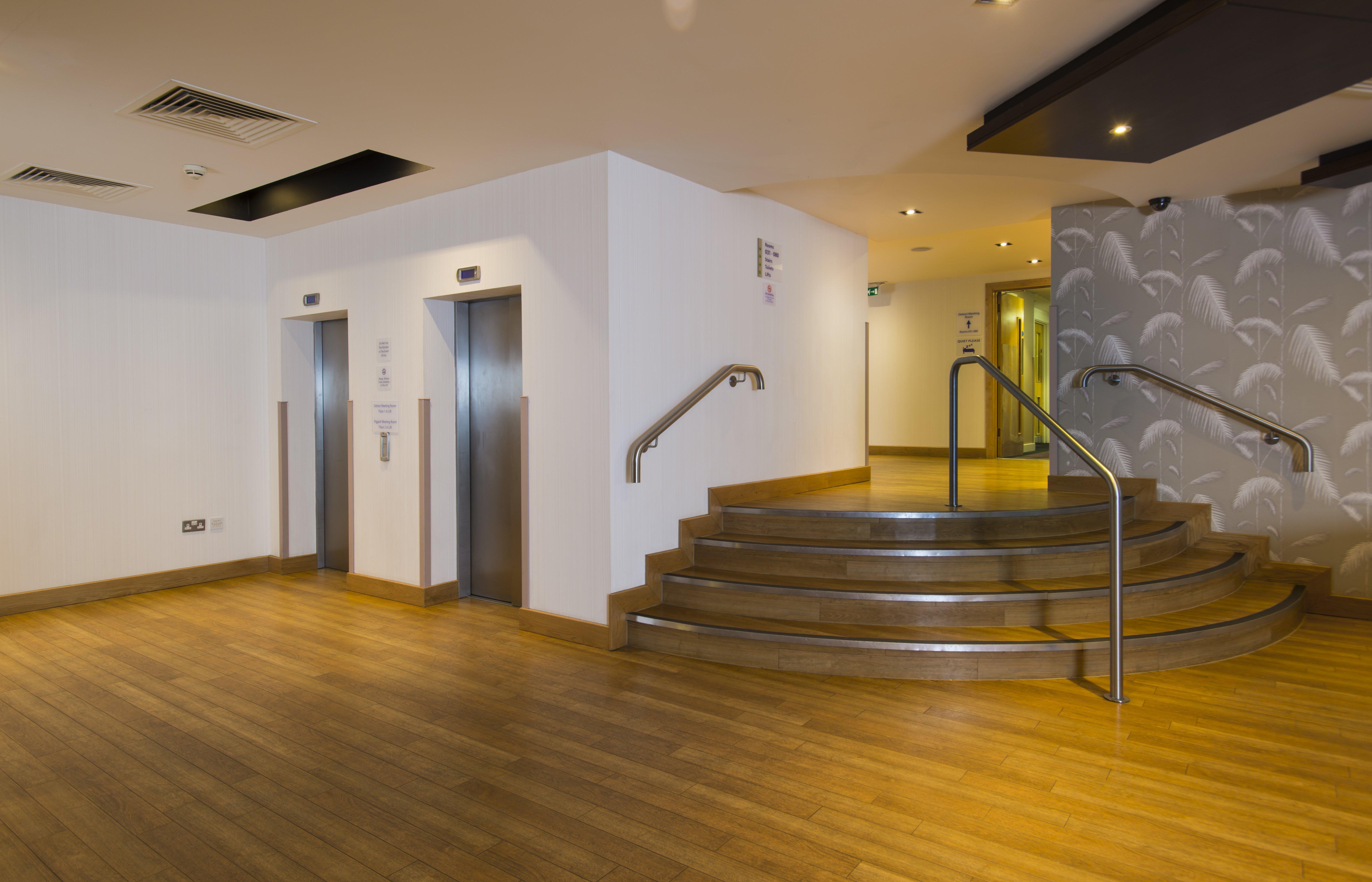 Holiday Inn Express London - Epsom Downs By Ihg Eksteriør bilde