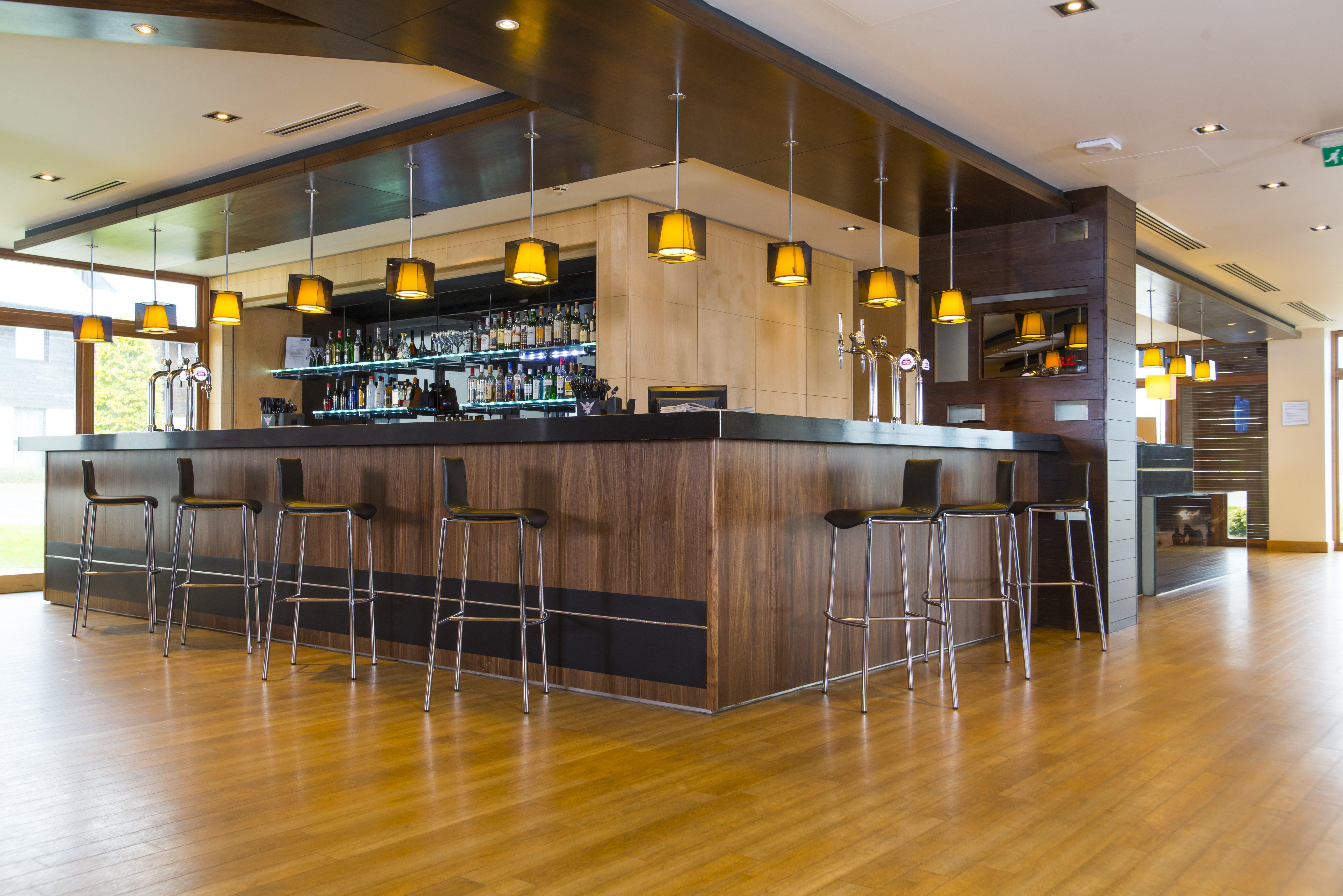 Holiday Inn Express London - Epsom Downs By Ihg Eksteriør bilde