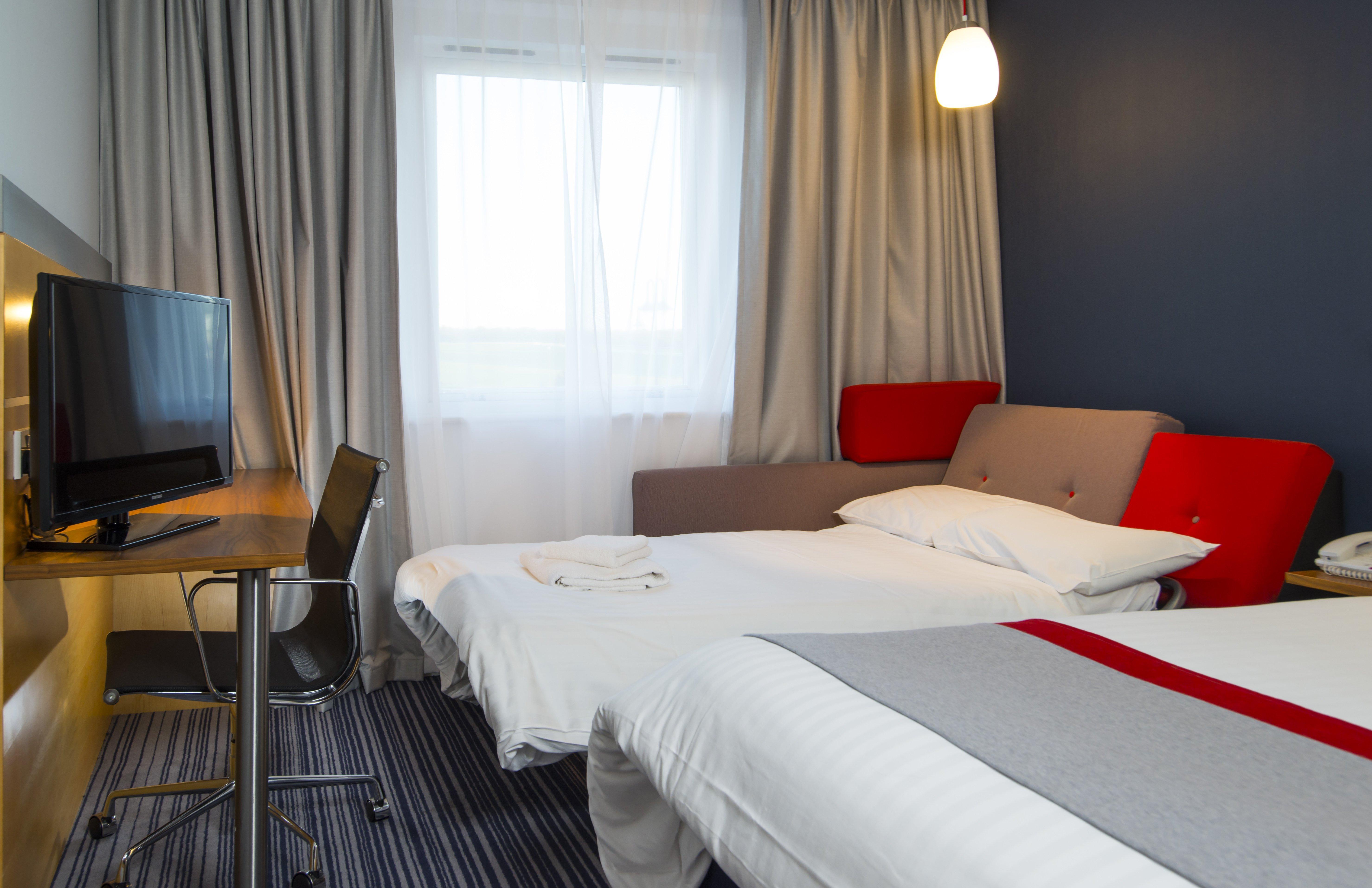 Holiday Inn Express London - Epsom Downs By Ihg Eksteriør bilde