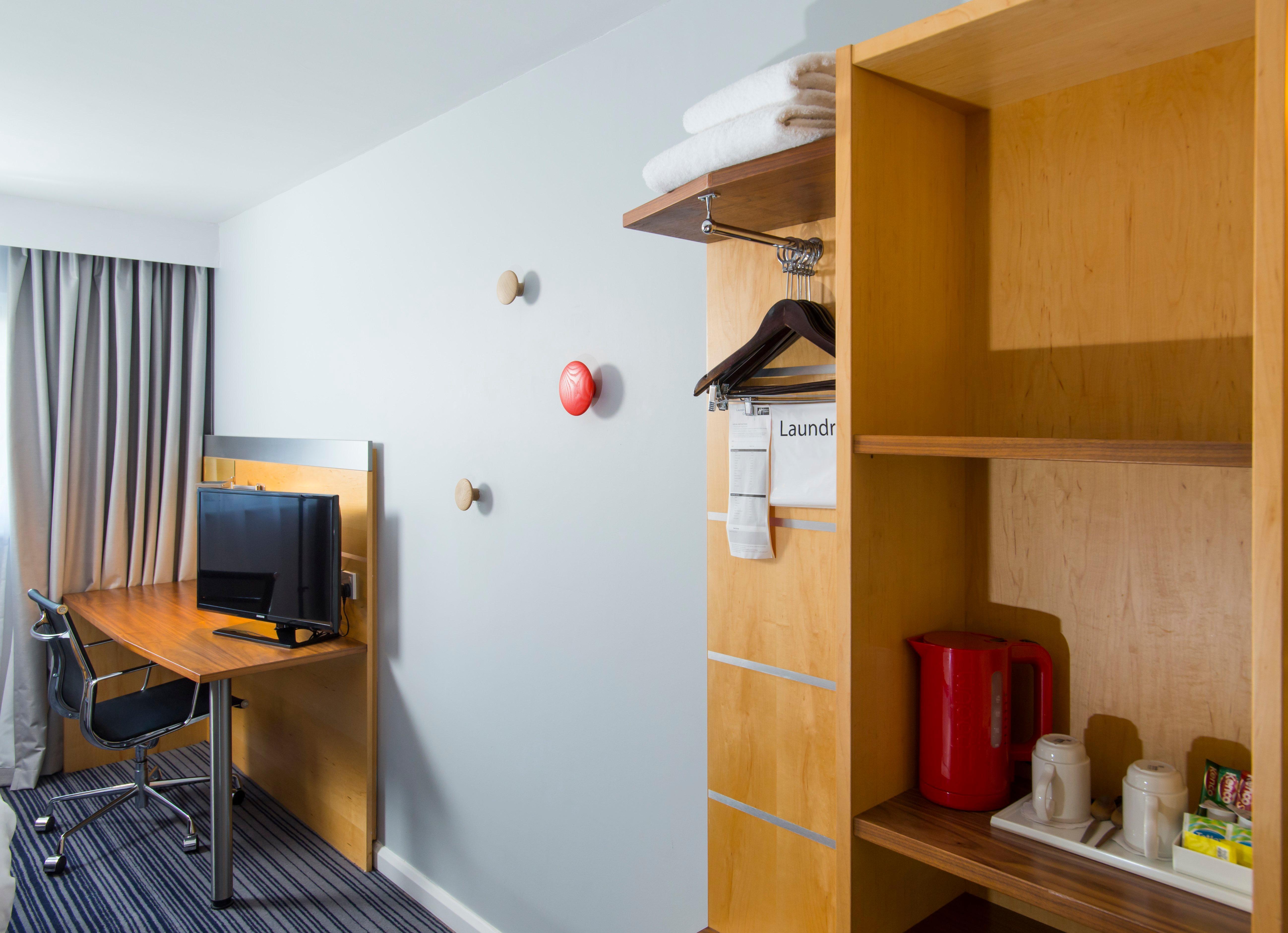 Holiday Inn Express London - Epsom Downs By Ihg Eksteriør bilde