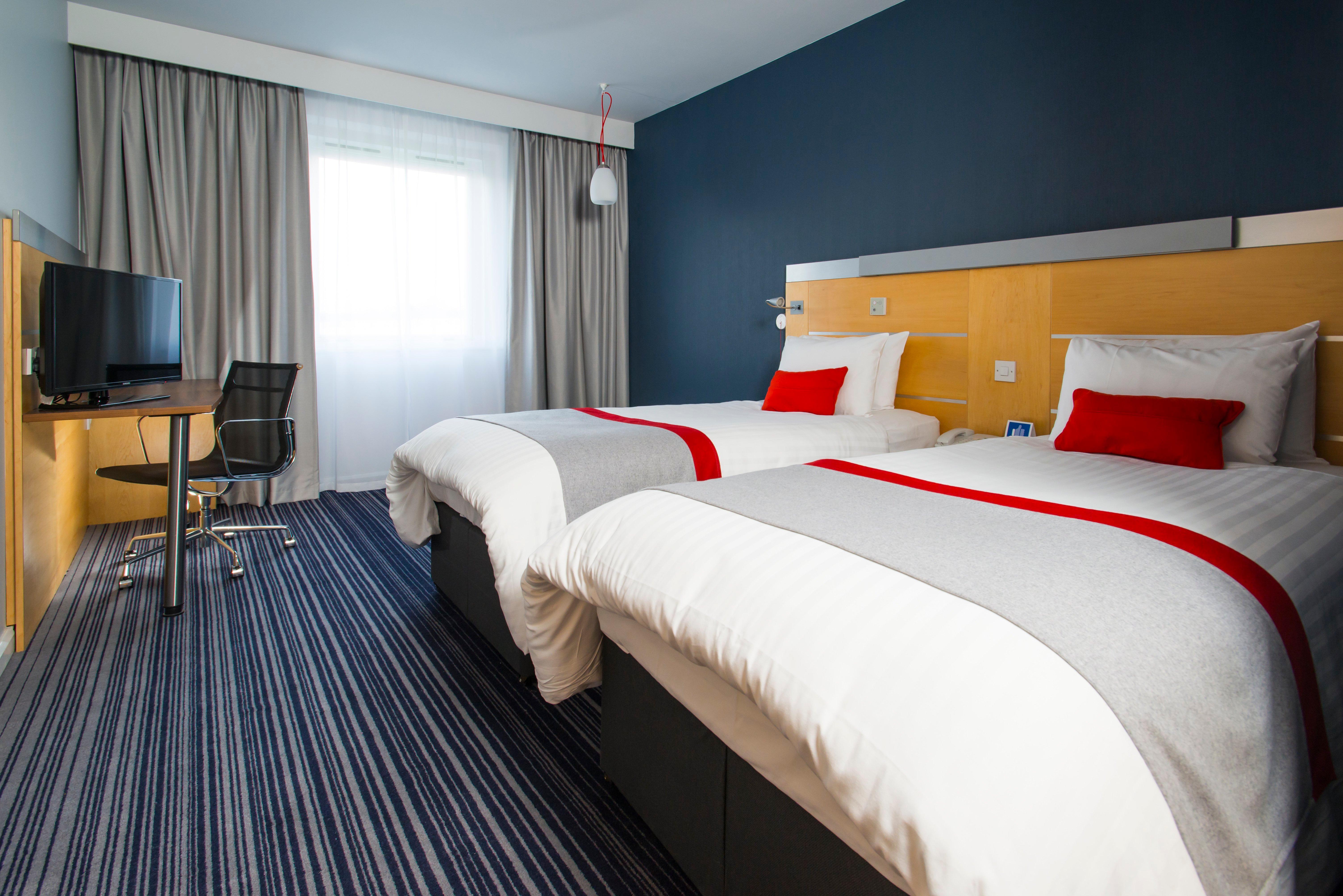 Holiday Inn Express London - Epsom Downs By Ihg Eksteriør bilde