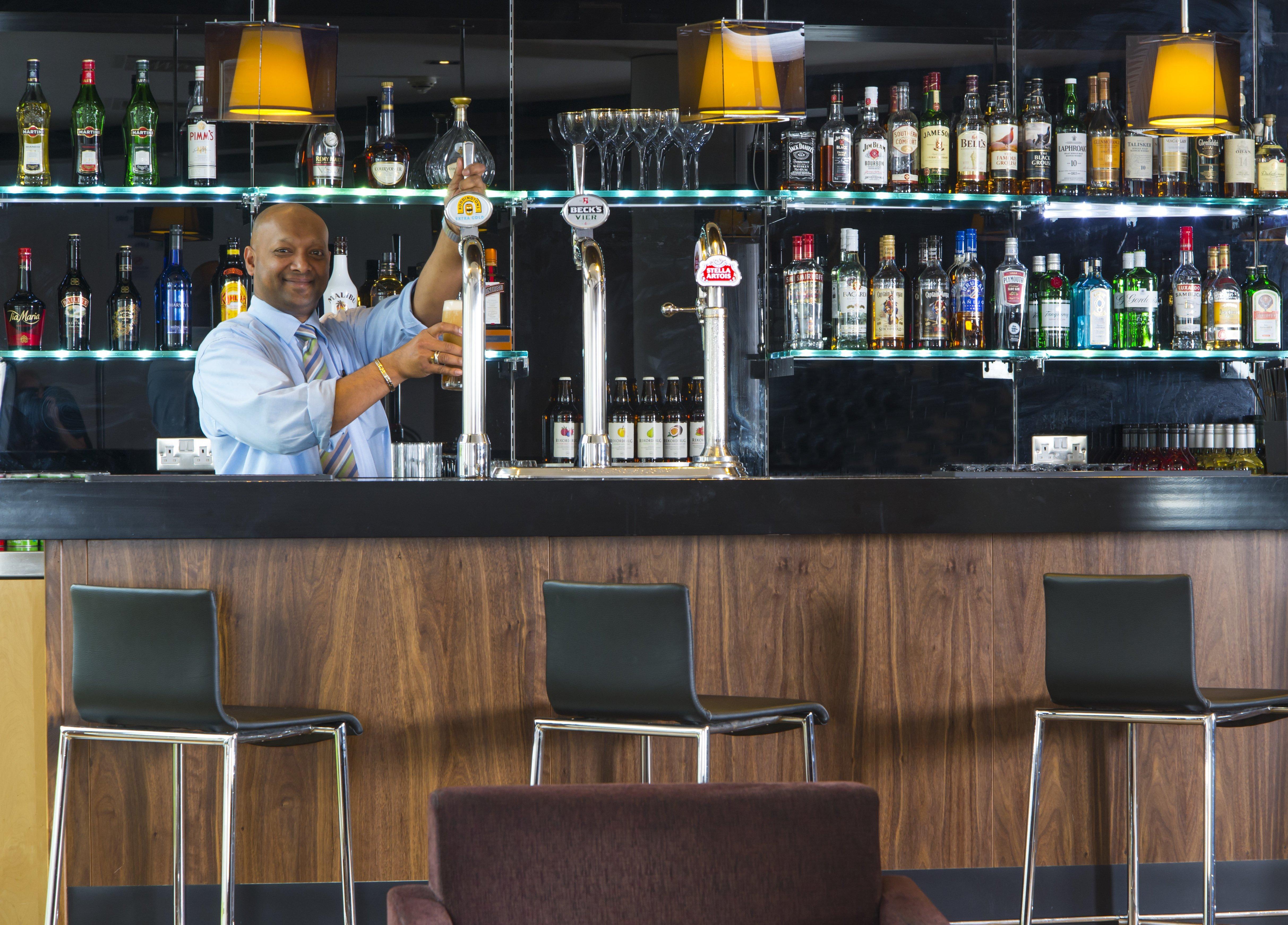 Holiday Inn Express London - Epsom Downs By Ihg Eksteriør bilde