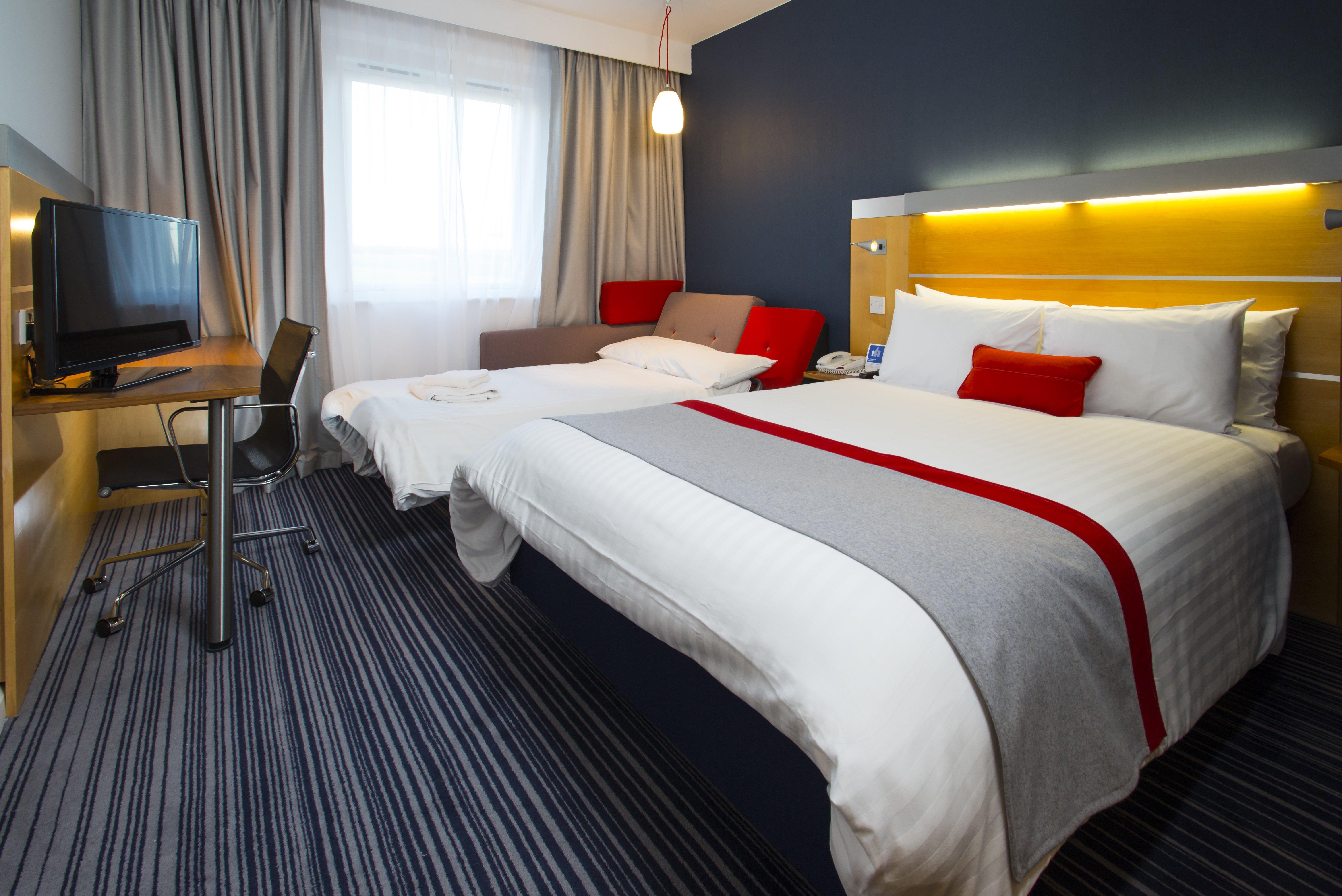 Holiday Inn Express London - Epsom Downs By Ihg Eksteriør bilde